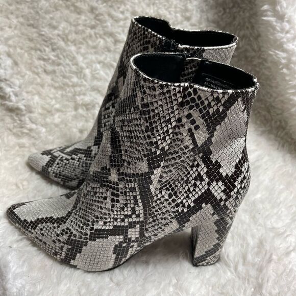 She & In faux leather Snakeskin print Beige &taupe Ankle heel Boots SZ11 - Picture 1 of 7